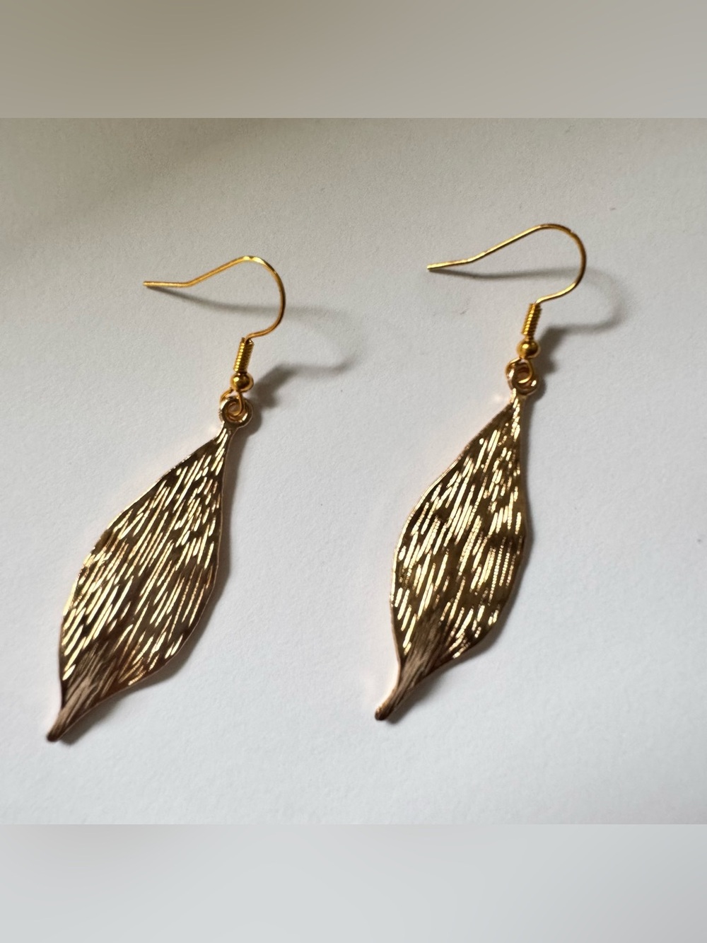 Gold Tone Leaf Dangle Earrings Lightweight Nature Inspired Drop Earrings